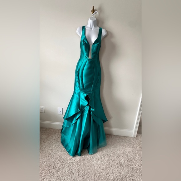 Stunning Jade Green Satin Evening / Formal Mermaid Dress / Gown Size Small - Picture 10 of 13